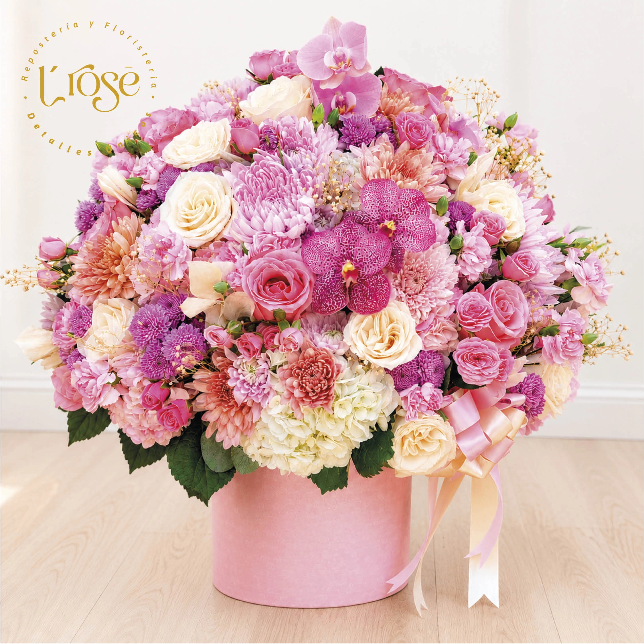 #388 Caja cilindro con flores