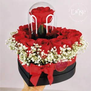 #442 Caja corazón con rosas e inmortalizada