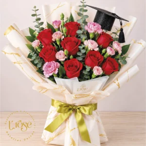 #393 Bouquet de flores con birrete