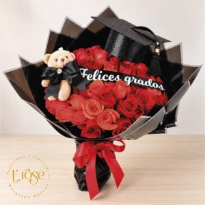 #414 Bouquet de rosas y birrete