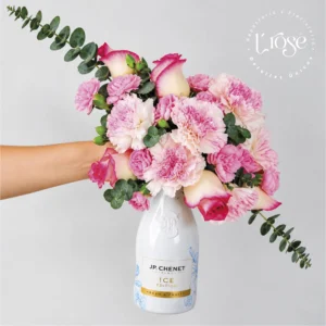 #588 Arreglo Floral con Botella JP Chenet