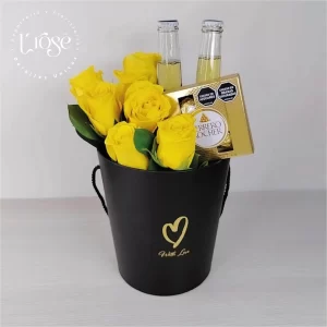 Caja Cilindro con Rosas, Chocolates y Cervezas